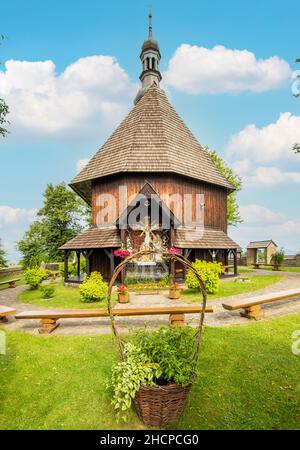 Im Süden Polens befinden sich einige wunderschöne Holzkirchen, die zwischen der Tatra verloren gegangen sind und von denen viele zum UNESCO-Weltkulturerbe gehören Stockfoto