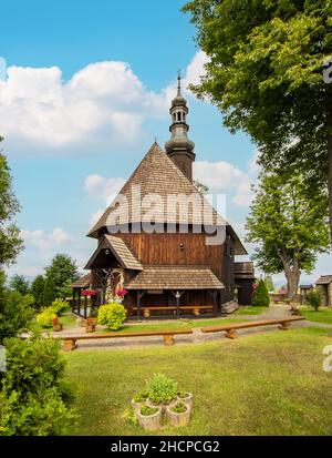 Im Süden Polens befinden sich einige wunderschöne Holzkirchen, die zwischen der Tatra verloren gegangen sind und von denen viele zum UNESCO-Weltkulturerbe gehören Stockfoto