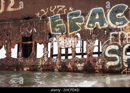 Das Schiffswrack von Dimitrios am Strand von Valtaki Stockfoto