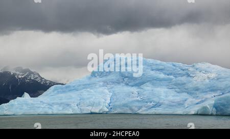 Der unglaubliche 'Perito Moreno' Gletscher in Patagonien und der Eisbergkanal im Lago Argentino Stockfoto