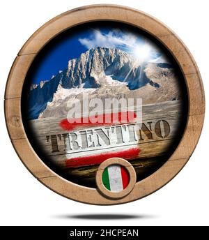 Hölzerne runde Ikone oder Symbol mit einem Berggipfel des Trentino, italienische Flagge, rot-weißes Wegzeichen mit Text Trentino. Isoliert auf weißem Hintergrund Stockfoto