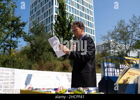 Niederlande, Den Haag, 2021-07-20. Falun Gong Kundgebung vor der chinesischen Botschaft in den Niederlanden. Bericht über den Qigong-inspirierten spirituellen m Stockfoto