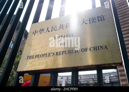 Niederlande, Den Haag, 2021-07-20. Falun Gong Kundgebung vor der chinesischen Botschaft in den Niederlanden. Bericht über den Qigong-inspirierten spirituellen m Stockfoto