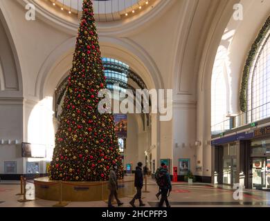 Dresden: Hauptbahnhof, Weihnachtsdekoration, in , Sachsen, Sachsen, Deutschland Stockfoto