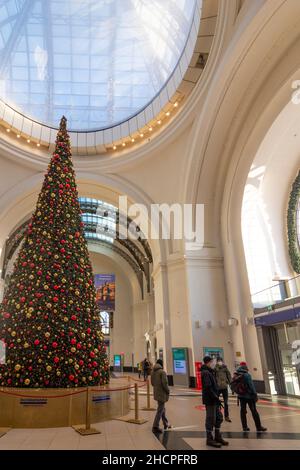 Dresden: Hauptbahnhof, Weihnachtsdekoration, in , Sachsen, Sachsen, Deutschland Stockfoto