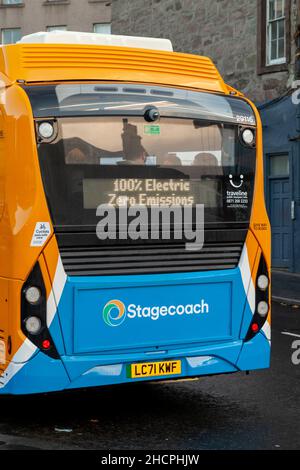 Rückseite eines Elektrobusses in Perth, Schottland Stockfoto