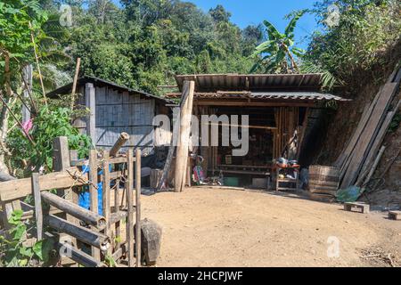 Hauptgeschäft in Ban Huai Hillside Village, einem ländlichen Norden Thailands in der Nähe der Grenze zu Myanmar Stockfoto