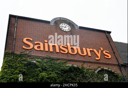 Sainsbury's Supermarkt Geschäft Schild in Brighton, England UK Stockfoto
