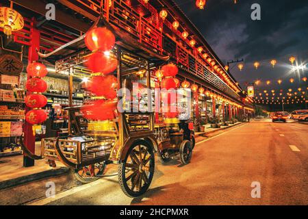 Kutschfahrt während des Besuches von Ban Rak Thai entlang des Mae Hong Son Loop an der Grenze zwischen Nord-Thailand und Myanmar Stockfoto