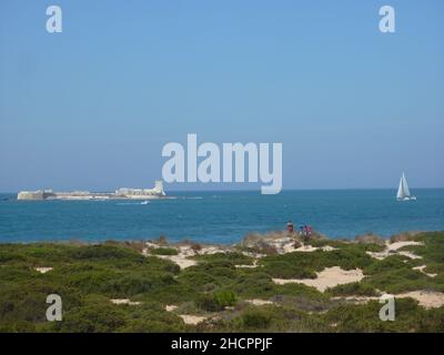 Wunderschöne blaue Meereslandschaft aus Chiclana de la Frontera, Spanien Stockfoto