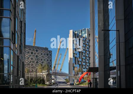 Blick vom Upper Riverside Development auf den Millennium Dome O2, North Greenwich, London, England Stockfoto