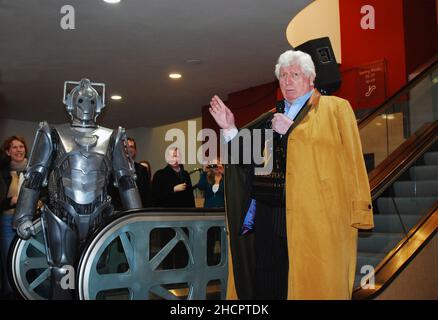 Doctor Who Dr Who, Bühne, TV und Filmschauspieler, Tom Baker, Berühmt für das Spielen des vierten Arztes. Hier wurde die Earls Court-Ausstellung 2008 in London eröffnet Stockfoto