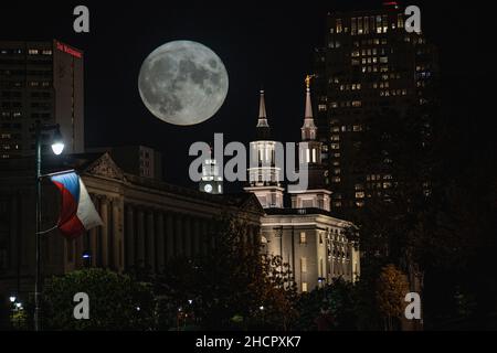 Malerische Aussicht auf den Philadelphia Pennsylvania Tempel in Philadelphia, USA während der Nacht Stockfoto