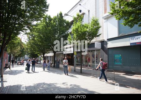 Menschen, die am Lister Gate in Nottingham in Großbritannien einkaufen Stockfoto