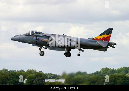 British Aerospace Harrier GR9. RAF Royal Air Force BAE Harrier GR9 Sprungjet-Kampfflugzeug schwebend, fliegt auf einer Flugschau. Blitzschlag am Heck. Stockfoto