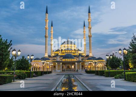 Die Akhmad-Kadyrow-Moschee ist offiziell als das Herz Tschetscheniens in Grosny, Russland, bekannt Stockfoto