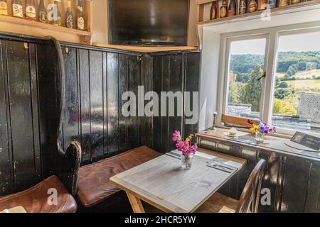 Die Lieblingsecke im Woolpack-Haus von Laurie Lee, Autorin von „Cider with Rosie“ im Cotswold-Dorf Slad, Gloucestershire, Großbritannien Stockfoto