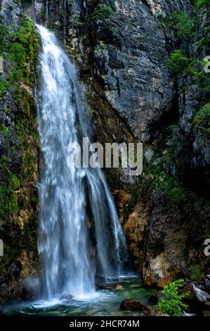 Theth-Nationalpark. Albanien. Theth-Wasserfall. Stockfoto