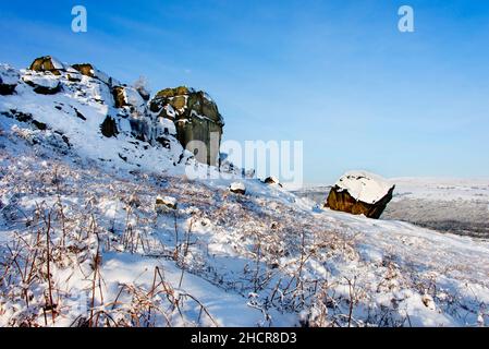 Ilkley Kuh- und Kalbgestein im Schnee, bradford, West yorkshire Stockfoto