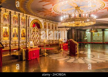 JEKATERINBURG, RUSSLAND - 3. JULI 2018: Das Innere der Kirche auf Blut zu Ehren aller Heiligen erstrahlte im russischen Land in Jekaterinburg, Russland Stockfoto