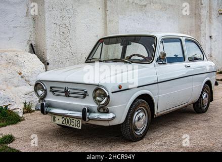 'Valencia, Spanien - 12/08/2021:Seat 500, alter Mini-Wagen' Stockfoto