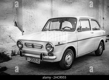 'Valencia, Spanien - 12/08/2021:Seat 500, alter Mini-Wagen' Stockfoto