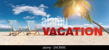 Reiseangebot (deutsch für: Reiseverbot in der Coronavirus-Pandemie) Konzept mit Slogan am Strand mit Liegestuhl, Palme und blauem Himmel Stockfoto