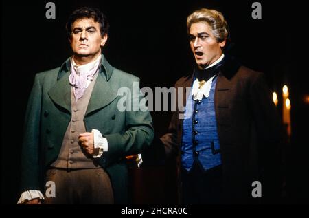 Akt 1 - l-r: Placido Domingo (Mario Cavaradossi), Justino Diaz (Baron Scarpia) in TOSCA von Puccini an der Royal Opera, Covent Garden, London WC2 06/07/1991 Dirigent: Michel Plasson Bühnenbild: Renzo Mongiardino Kostüme: Marcel Escoffier Revival Beleuchtung: John B Original lesen Regie: Franco Zeffirelli Revival Regie: John Cox Stockfoto