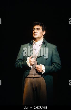 Akt 1: Placido Domingo (Mario Cavaradossi) in TOSCA von Puccini an der Royal Opera, Covent Garden, London WC2 06/07/1991 Dirigent: Michel Plasson Bühnenbild: Renzo Mongiardino Kostüme: Marcel Escoffier Revival Beleuchtung: John B Original lesen Regie: Franco Zeffirelli Revival Regie: John Cox Stockfoto