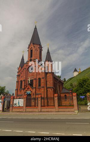 TOBOLSK, RUSSLAND - 5. JULI 2018: Römisch-katholische Kirche der Heiligen Dreifaltigkeit in Tobolsk, Russland Stockfoto