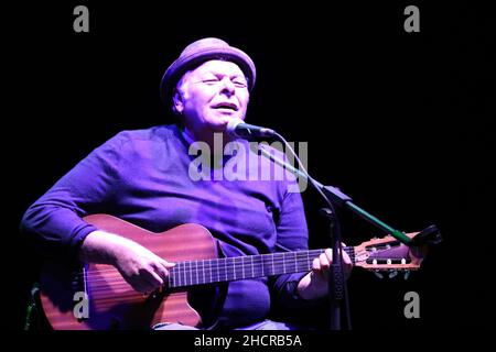 30. Dezember 2021, Arzano, Neapel, Italien: Enzo Gragnaniello beim Konzert in der Provinz Arzano in Neapel. (Bild: © Salvatore Esposito/Pacific Press via ZUMA Press Wire) Stockfoto