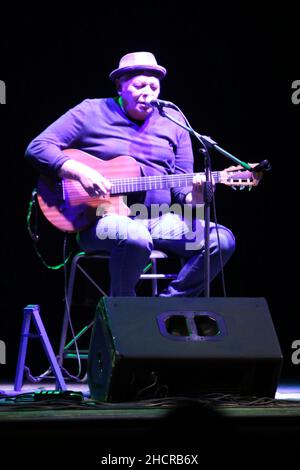 30. Dezember 2021, Arzano, Neapel, Italien: Enzo Gragnaniello beim Konzert in der Provinz Arzano in Neapel. (Bild: © Salvatore Esposito/Pacific Press via ZUMA Press Wire) Stockfoto