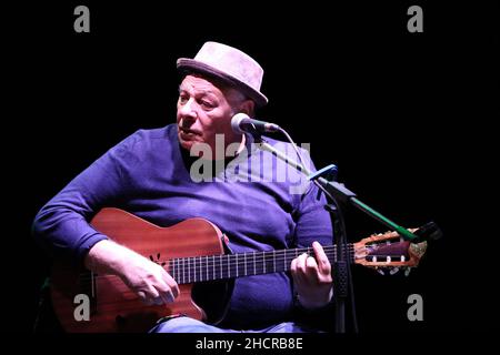 30. Dezember 2021, Arzano, Neapel, Italien: Enzo Gragnaniello beim Konzert in der Provinz Arzano in Neapel. (Bild: © Salvatore Esposito/Pacific Press via ZUMA Press Wire) Stockfoto