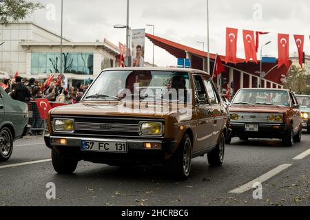 Istanbul, Türkei - 21. Juni 2021: Vorderansicht eines Fiat abarth Murat 131S aus dem Jahr 1980 am Tag der republik 29. oktober. Editorial Shot in Istanbul Türkei. Stockfoto