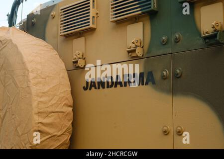 Istanbul, Türkei - 29. Oktober 2021: Nahaufnahme eines Gendarmeriefahrzeugs. Gendarmentitel. Editorial gedreht in istanbul Türkei. Stockfoto