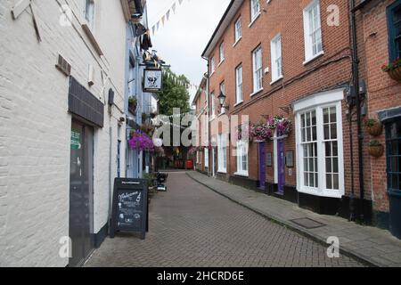 Blick auf die Church Street und die Oddfellows Arms in Wimborne, Dorset im Vereinigten Königreich Stockfoto