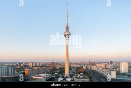 Berliner Fernsehturm am Alexanderplatz, Blick auf Deutschland. Stockfoto