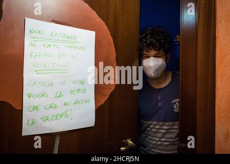 Italien, Coronavirus, Junge in Quarantäne Stockfoto