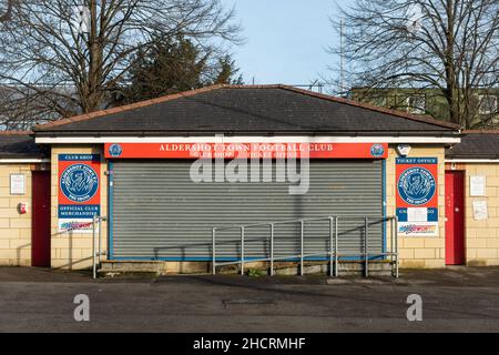 Aldershot Town Football Club, das EBB-Stadion in Hampshire, England, Großbritannien Stockfoto