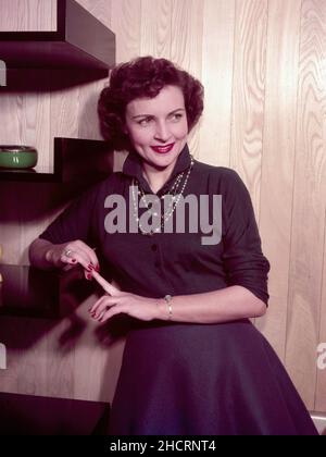 Um 1957, Hollywood, Kalifornien, USA: Amerikanische Schauspielerin und Komikerin BETTY WHITE. (Bild: © Globe Photos/ZUMA Press Wire) Stockfoto