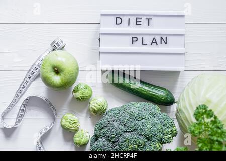 Konzept Ernährung und Schlankheitsplan mit Gemüse Draufsicht Stockfoto