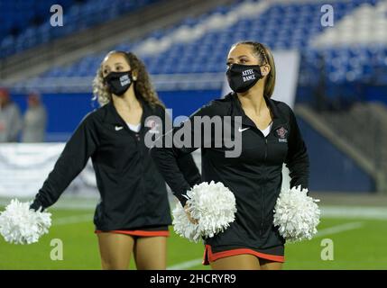 21 2021. Dezember: Die Cheerleader der San Diego State Aztecs vor dem NCAA-Fußballspiel zwischen den UTSA Roadrunners und den San Diego State Aztecs im Toyota Stadium „'“ Frisco, TX. Matthew Lynch/CSM Stockfoto