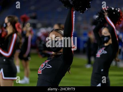 21 2021. Dezember: Cheerleader der San Diego State Aztecs vor dem NCAA-Fußballspiel zwischen den UTSA Roadrunners und den San Diego State Aztecs im Toyota Stadium „'“ Frisco, TX. Matthew Lynch/CSM Stockfoto