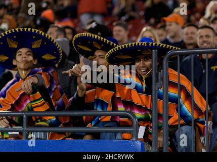 21 2021. Dezember: UTSA Roadrunners-Fans während des Halbjahres 1st des NCAA-Fußballspiels zwischen den UTSA Roadrunners und den San Diego State Aztecs im Toyota Stadium „'“ Frisco, TX. Matthew Lynch/CSM Stockfoto