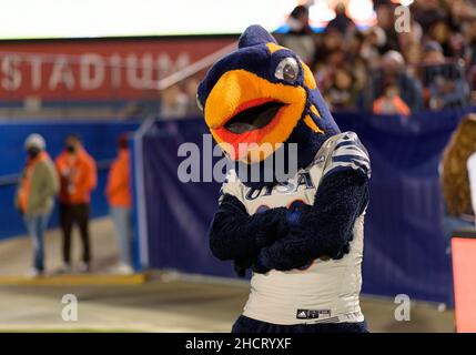 21 2021. Dezember: Maskottchen der UTSA Roadrunners während des Halbjahres 1st des NCAA-Fußballspiels zwischen den UTSA Roadrunners und den San Diego State Aztecs im Toyota Stadium „'“ Frisco, TX. Matthew Lynch/CSM Stockfoto