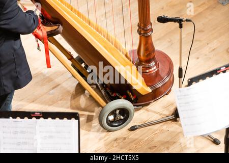 Trolley für die Harfe auf die Bühne Stockfoto