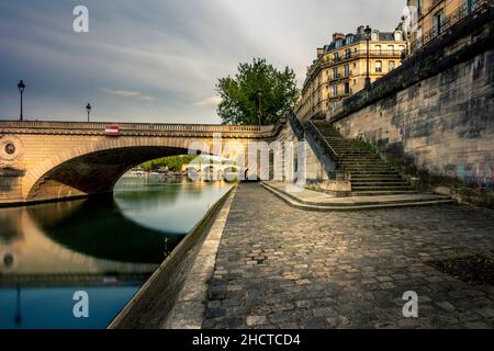 Paris, Frankreich - 11. Mai 2021: Seine in Paris, Frankreich Stockfoto