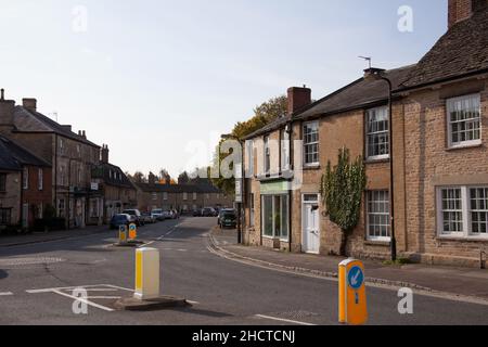 Gebäude in Bampton, West Oxfordshire, Großbritannien, aufgenommen am 19. Oktober 2020 Stockfoto