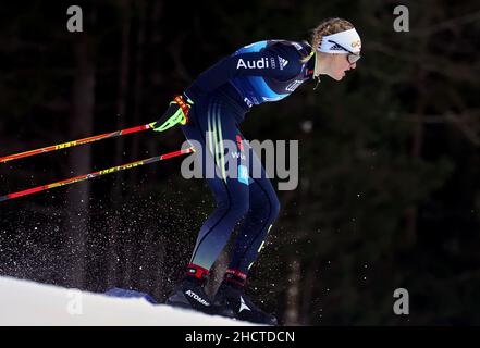 Oberstdorf, Deutschland. 01st Januar 2022. Langlaufen/Langlaufen: WM, Tour de Ski, Qualifikation, Sprint-Klassiker, Damen. Victoria Carl aus Deutschland auf Kurs. Quelle: Karl-Josef Hildenbrand/dpa/Alamy Live News Stockfoto