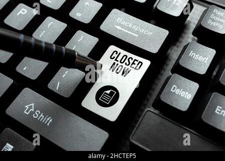 Inspiration mit Schild geschlossen Jetzt. Internet-Konzept eines Unternehmens, das den Handel vor allem für einen kurzen Zeitraum eingestellt Publishing Typewritten Stockfoto